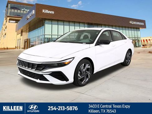 Used 2025 Hyundai Elantra Sport image 4