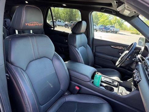 Used 2025 Honda Pilot TrailSport image 18