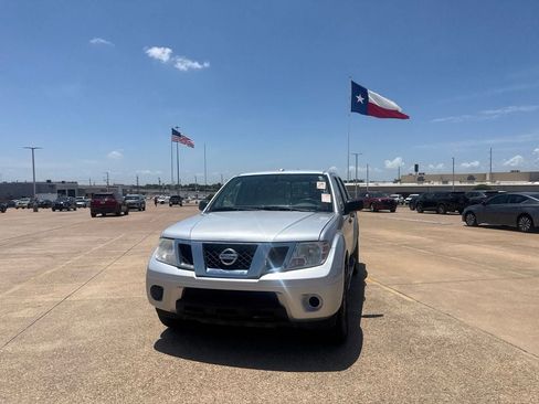Used 2017 Nissan Frontier SV RWD image 6