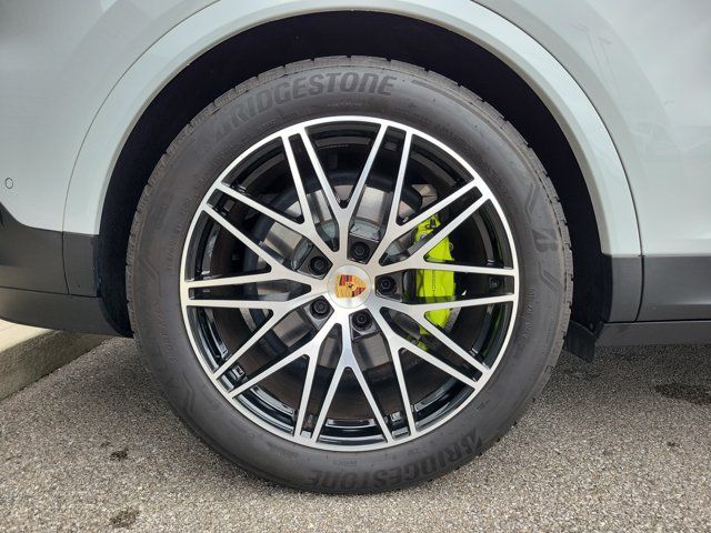 Used 2025 Porsche Cayenne S w/ Premium Package Plus AWD/4WD image 13