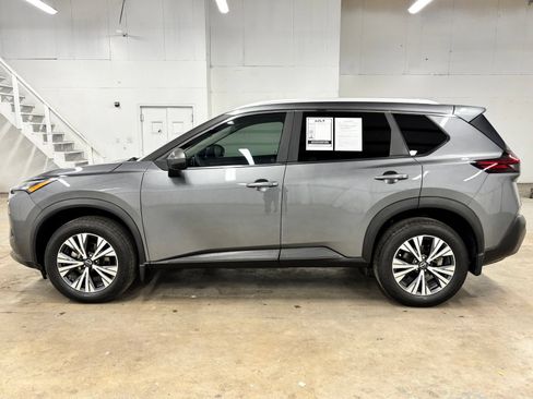 Used 2023 Nissan Rogue SV w/ SV Premium Package FWD image 4