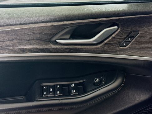 Used 2024 Jeep Grand Cherokee Limited image 24