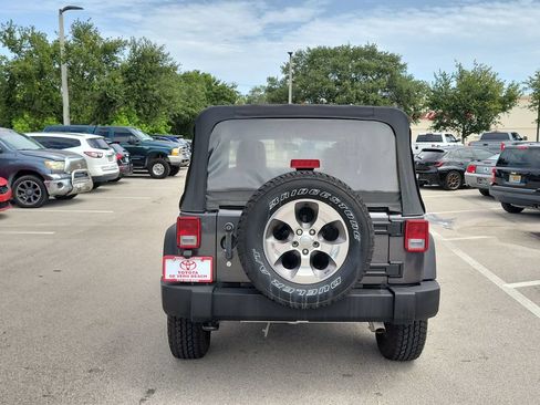 Used 2017 Jeep Wrangler Unlimited Sport w/ Quick Order Package 23S AWD/4WD image 5