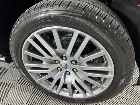 Used 2023 Ford Expedition Platinum AWD/4WD image 5