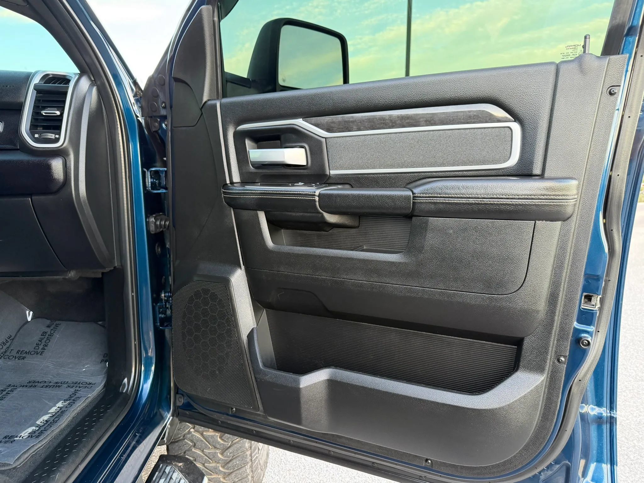 Used 2023 RAM 2500 Big Horn w/ Night Edition AWD/4WD image 34
