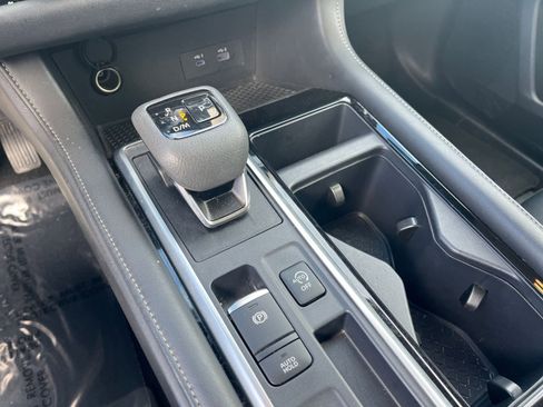 Used 2025 Nissan Pathfinder SV image 39