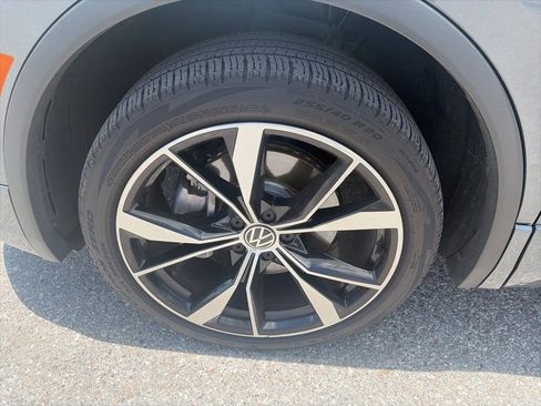 Used 2022 Volkswagen Tiguan SEL R-Line AWD/4WD image 12