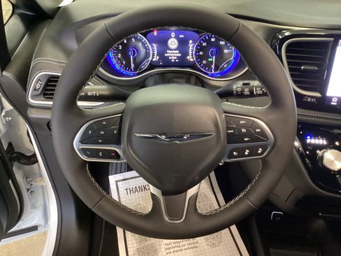 New 2026 Chrysler Pacifica Select image 21