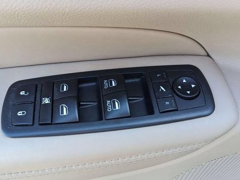 Used 2019 Jeep Grand Cherokee Overland AWD/4WD image 16