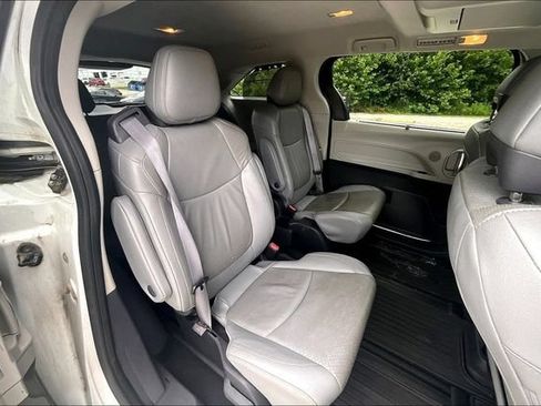 Used 2022 Toyota Sienna Limited AWD/4WD image 26