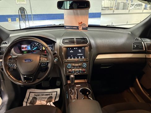 Used 2017 Ford Explorer XLT w/ Equipment Group 201A image 13