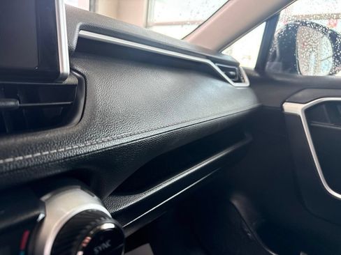 Used 2025 Toyota RAV4 XLE FWD image 27