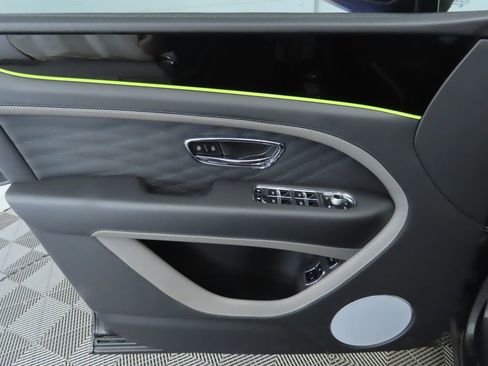 Used 2023 Bentley Bentayga Extended Wheelbase image 25