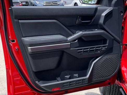 Used 2025 Toyota Tacoma SR5 image 21