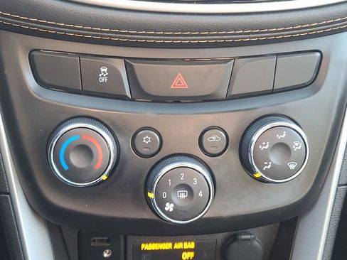 Used 2022 Chevrolet Trax LS w/ Tint and Cruise Package image 25