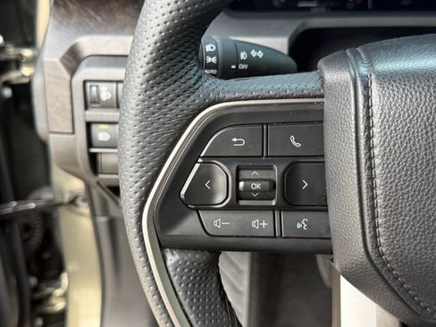 Used 2025 Toyota Tacoma Limited AWD/4WD image 12