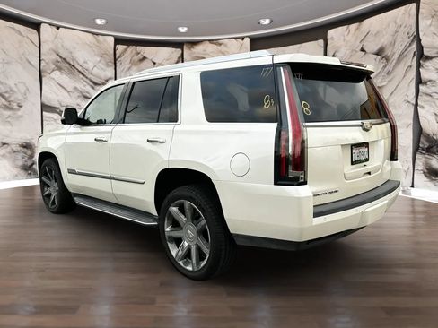 Used 2015 Cadillac Escalade Luxury AWD/4WD image 8