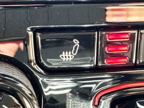 Used 2025 Jeep Grand Cherokee Limited image 22