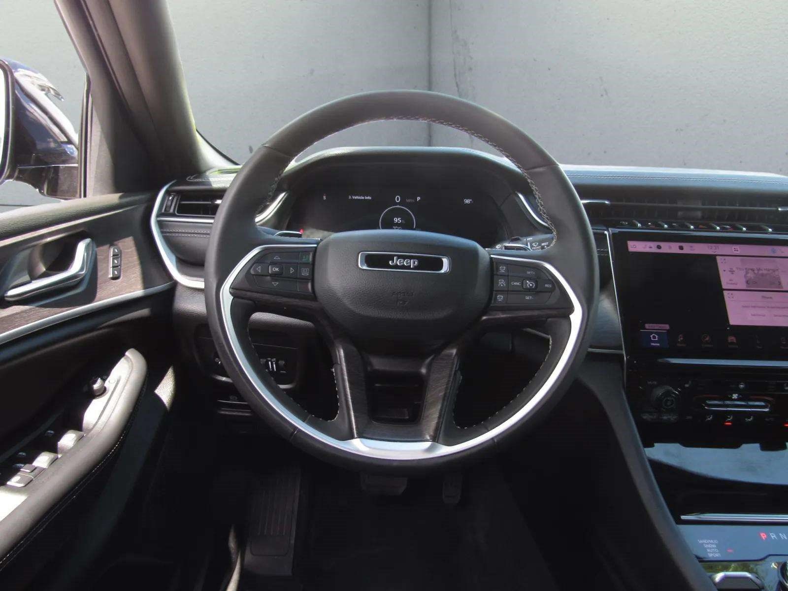 Used 2025 Jeep Grand Cherokee L Limited AWD/4WD image 24