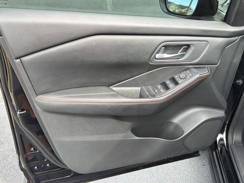Used 2025 Nissan Rogue SV AWD/4WD image 16
