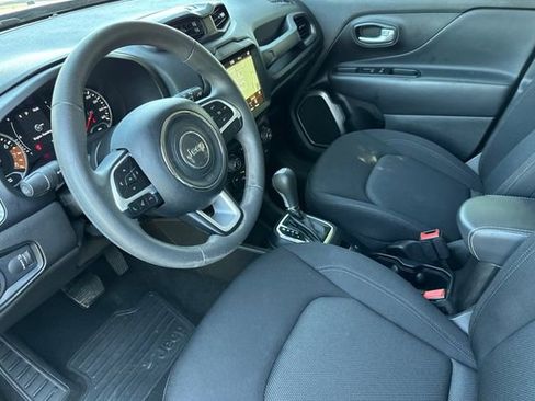 Used 2023 Jeep Renegade Latitude AWD/4WD image 10