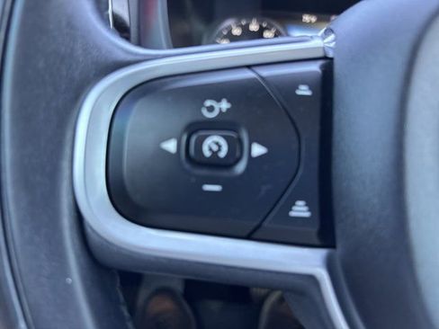 Used 2019 Volvo XC60 T5 Momentum w/ Multimedia Package image 27