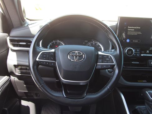 Used 2023 Toyota Highlander XSE FWD image 25