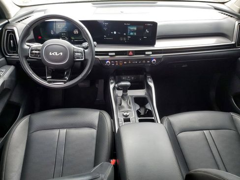 Used 2025 Kia Sorento S FWD image 11