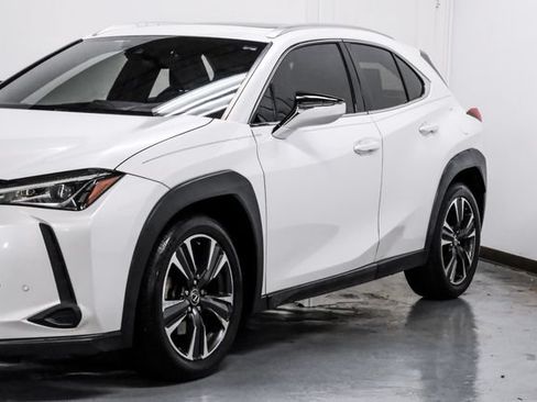 Used 2019 Lexus UX 200 w/ Premium Package FWD image 11