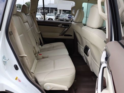 Used 2017 Lexus GX 460 Premium image 37