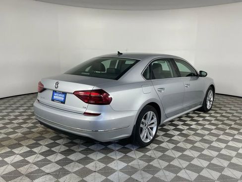 Used 2018 Volkswagen Passat 2.0T SE FWD image 16
