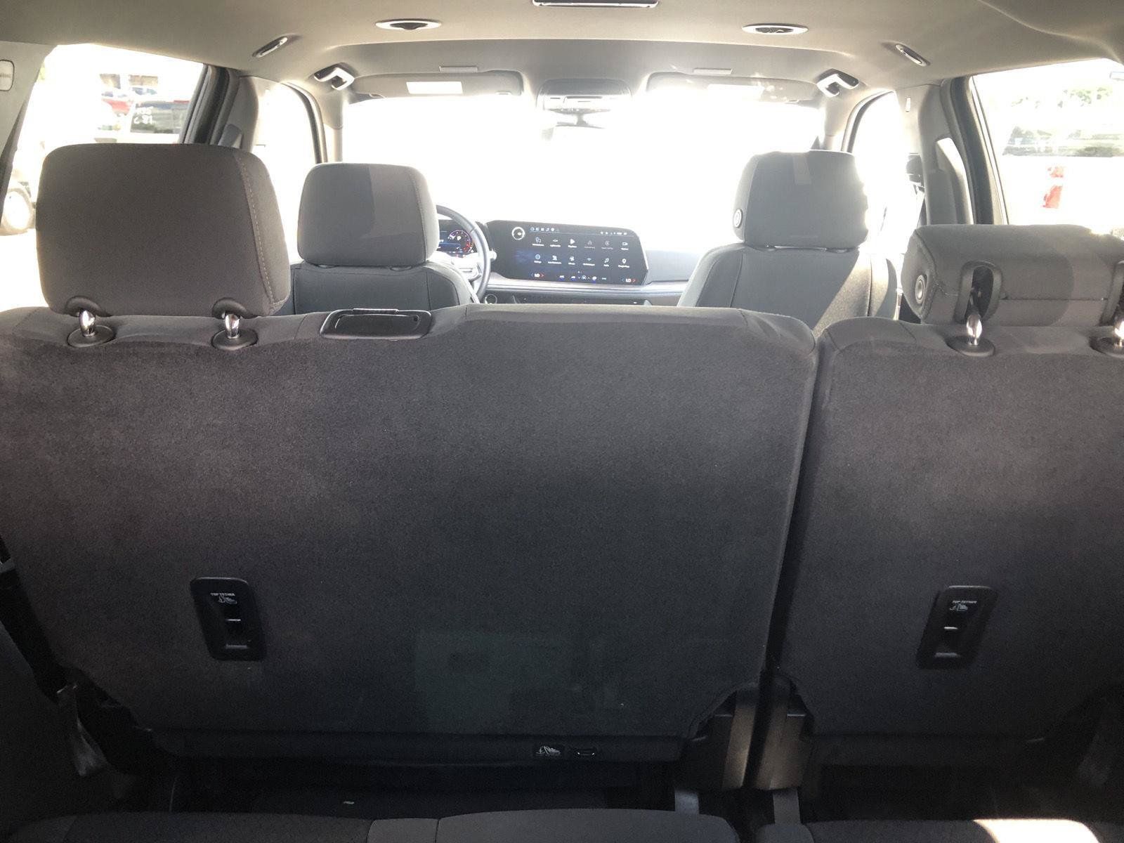 Used 2025 Chevrolet Tahoe LS AWD/4WD image 6