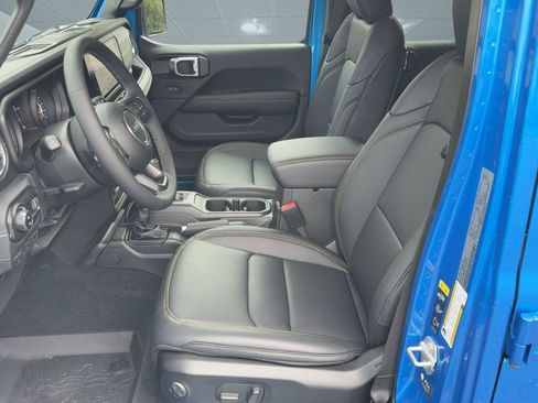 New 2025 Jeep Gladiator Sport image 5