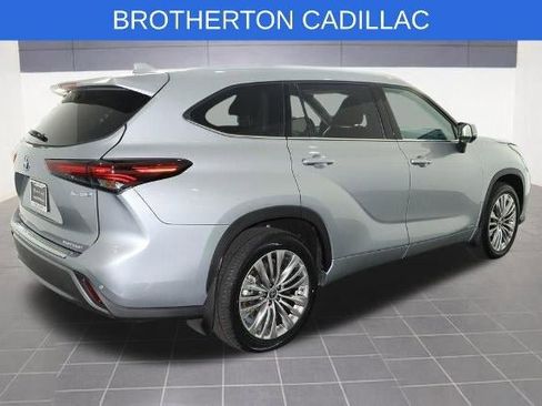 Used 2024 Toyota Highlander Platinum image 7