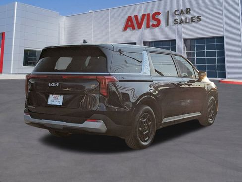 Used 2025 Kia Carnival image 6