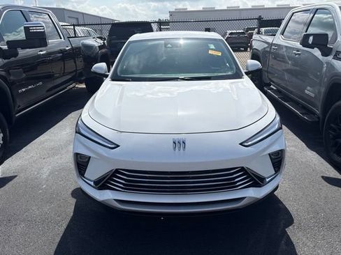 Used 2025 Buick Envista Preferred w/ Convenience I Package FWD image 2