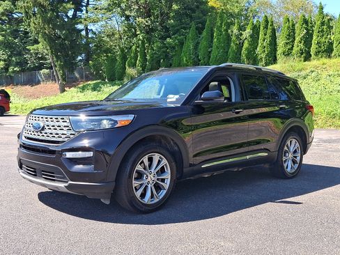 Certified 2023 Ford Explorer Limited w/ Limited Technology Package AWD/4WD image 3