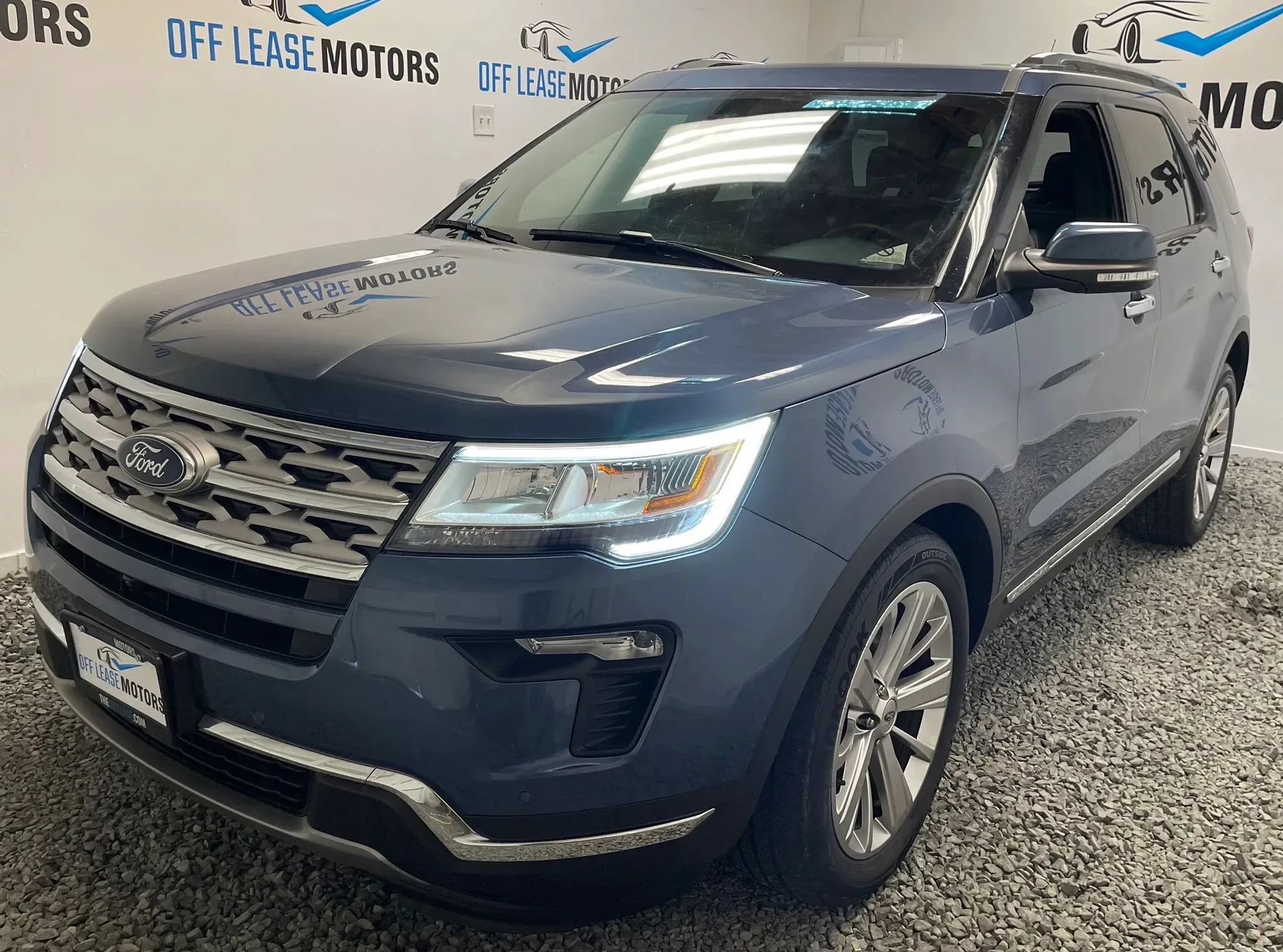 Used 2019 Ford Explorer Limited w/ Ford Safe & Smart Package FWD image 1