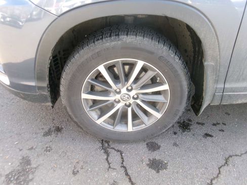 Used 2017 Toyota Highlander XLE image 9