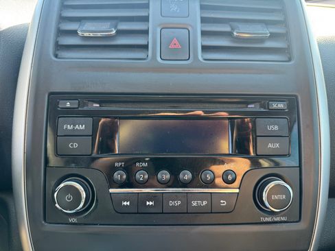 Used 2016 Nissan Versa SV FWD image 15
