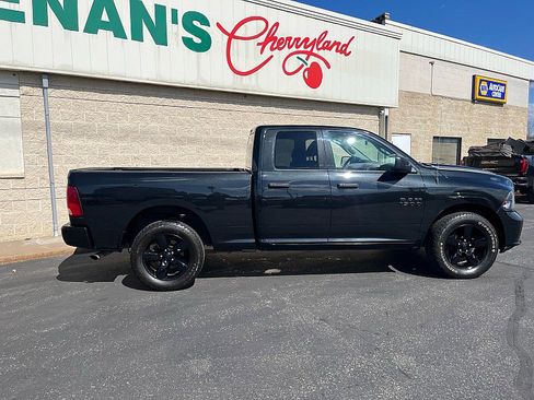 Used 2018 RAM 1500 Express w/ Express Value Package AWD/4WD image 9