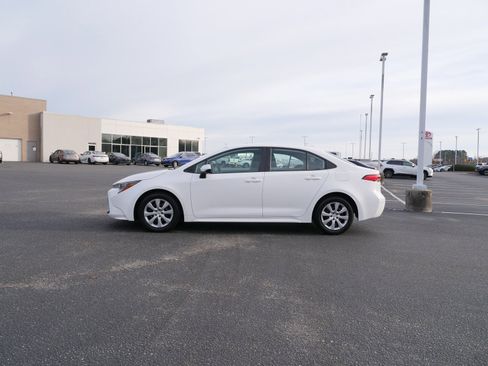 Used 2023 Toyota Corolla LE image 7