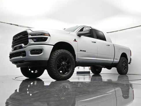 New 2026 RAM 2500 Laramie AWD/4WD image 18