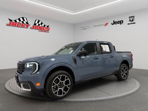 Used 2025 Ford Maverick Lariat w/ 4K Tow Package image 2