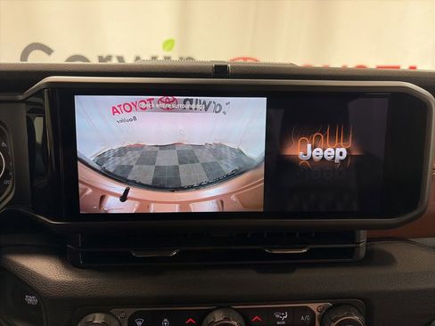 Used 2025 Jeep Wrangler Sport AWD/4WD image 27