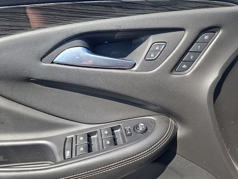 Used 2017 Buick Envision Essence FWD image 18