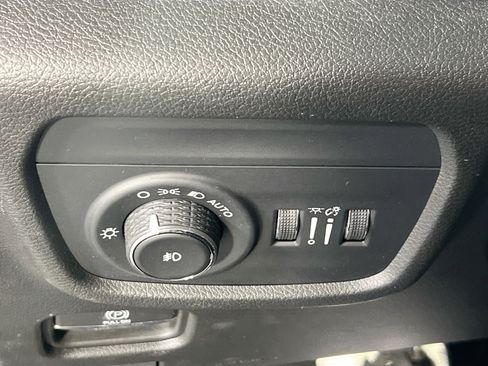 Used 2022 Jeep Grand Cherokee Overland AWD/4WD image 10