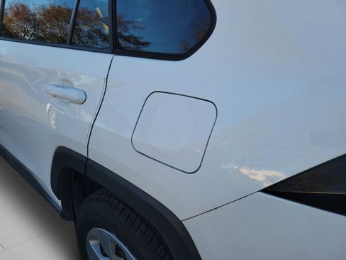 Certified 2021 Toyota RAV4 LE image 22