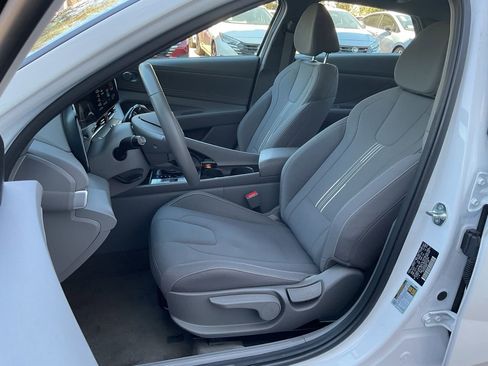 Used 2025 Hyundai Elantra SEL image 15