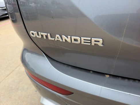 Used 2023 Mitsubishi Outlander SE FWD image 10